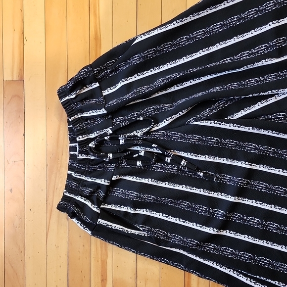 Womens size small capris by be you tiful - Picture 2 of 5